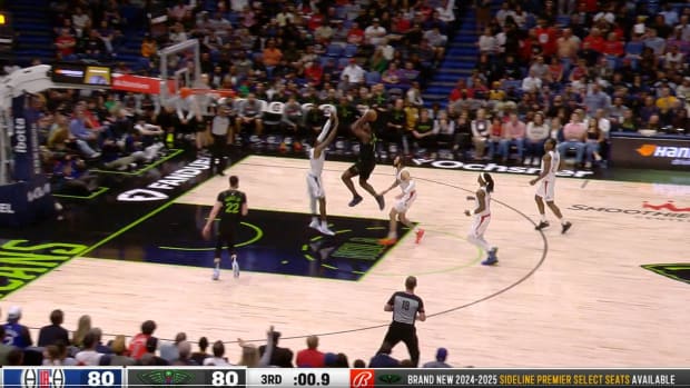 Pelicans Zion Williamson shoots a ball with less than one second left in the third quarter vs. the Clippers.